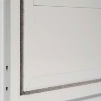 Detailaufnahme einer Fliegengitterpendeltür