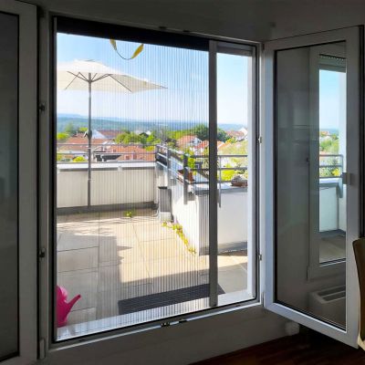 Fliegengitterplissee am Fenster