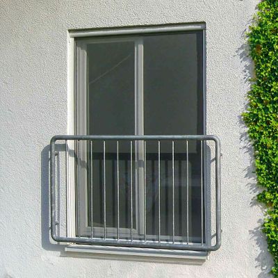 Fliegengitterrollo an bodentiefen Fenster
