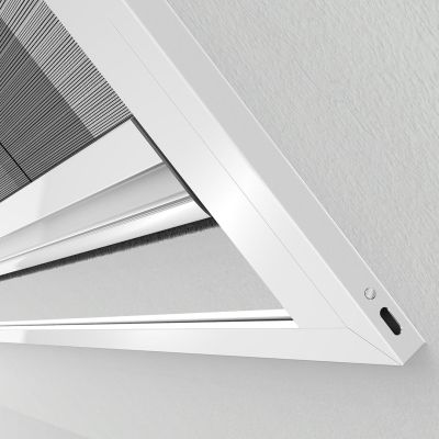 Fliegengitter-Plissee für Dachfenster. Detailaufnahme der Griffschiene