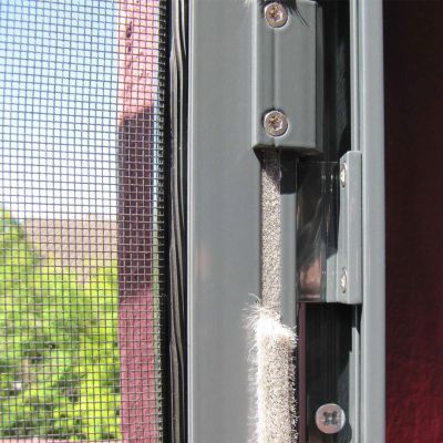 Fliegengitterschwingtür Bürsten